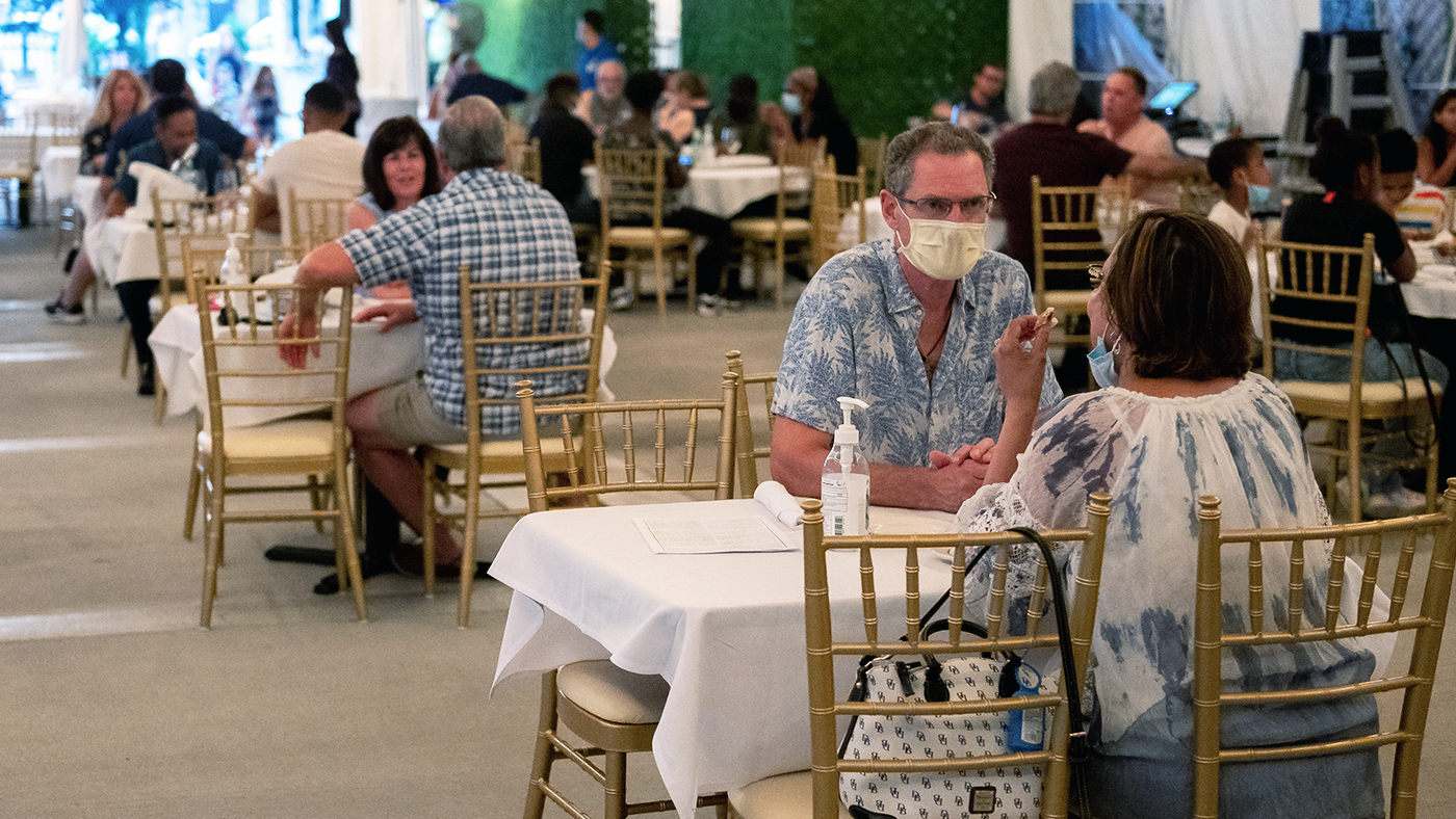 Customers wear protective face masks while dining at a restaurant in Elmont, New York, on Aug. 5. (Mike Pont/Getty Images)