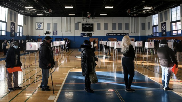 Residents line up to cast their votes at Carver Vocational-Technical High School in Baltimore on Nov. 3, 2020. (J. Countess/Getty Images)